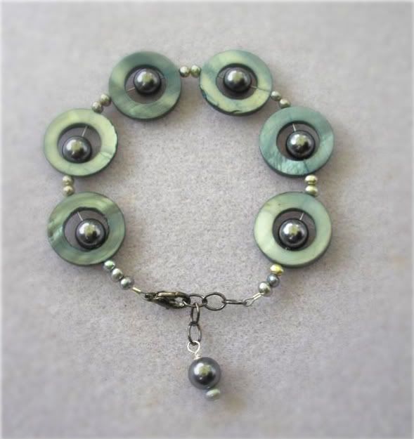 Pearl Bracelet Project on http://community.making-jewelry.com