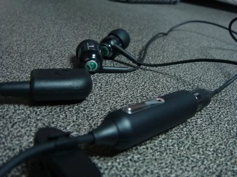 Tặng áo cho sinh viên ĐH Mở TpHCM