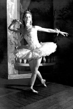 Image hotlink - 'http://i42.photobucket.com/albums/e310/3ll3/moiraballet.jpg' Image hotlink - 'http://i42.photobucket.com/albums/e310/3ll3/moiraballet.jpg'