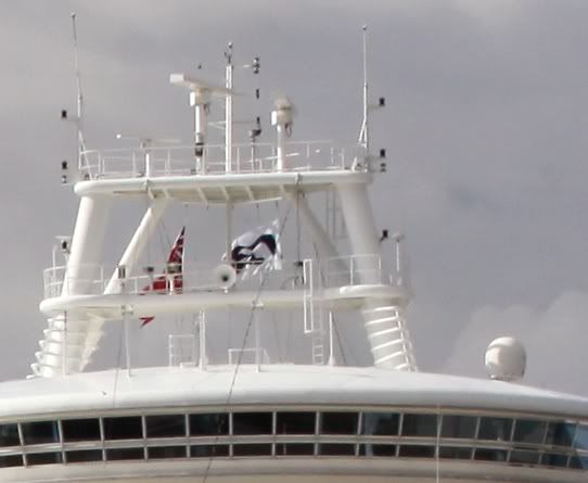 IMAGE: http://i42.photobucket.com/albums/e316/GeeJayW/IMG_0682100cropCruiseLiner.jpg