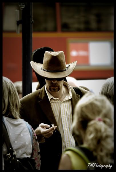 IMAGE: http://i42.photobucket.com/albums/e321/messy_da_legend/NiceHat.jpg