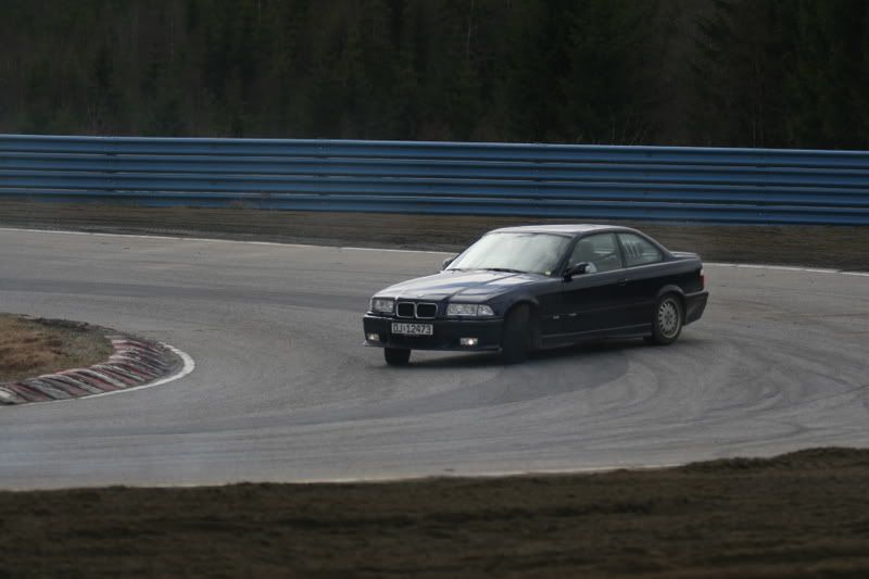 BMW325iCoupe081.jpg