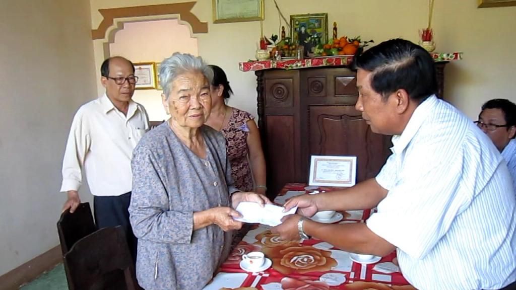 Tiền hỗ trợ