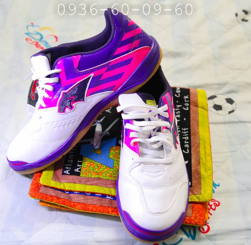 Thanh lý hàng tồn kho giày futsal pan wave 5 .