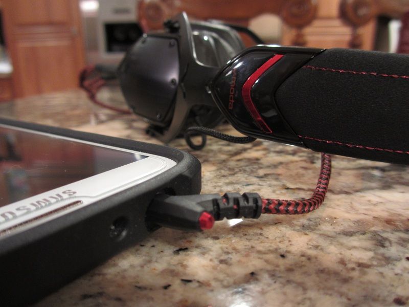 v-moda_m-80-30_zps1b54171c.jpg