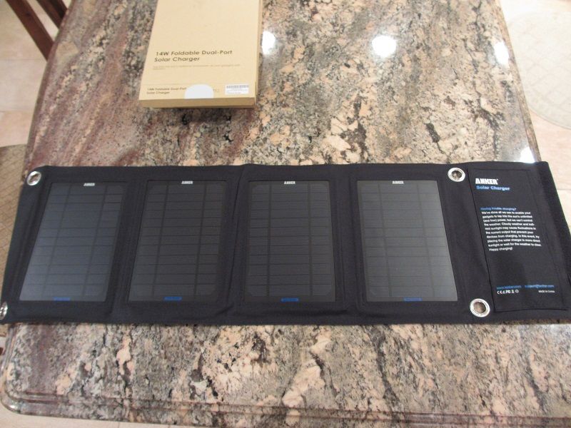 anker_14w_solar_charger-03_zps34735714.jpg