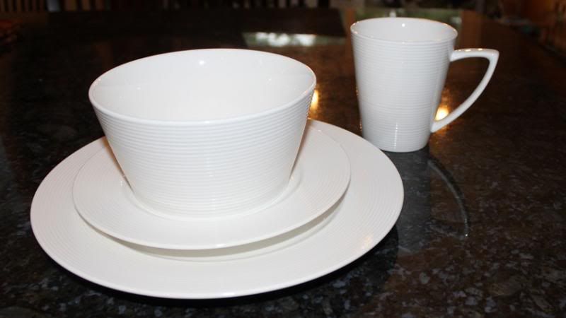 Looking for dinnerware that doesn\'t get grey cutlery marks Looking for dinnerware that doesn\'t get grey cutlery marks