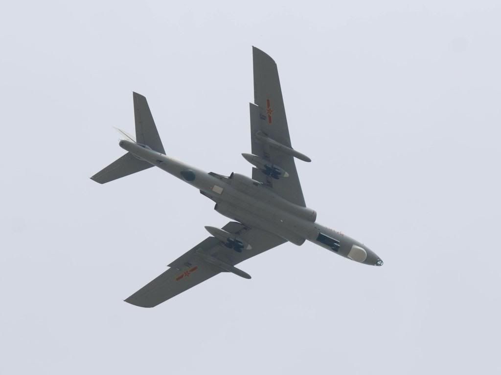 http://i42.photobucket.com/albums/e338/Hyperwarp/Hobbies/Military/PRC/Air/H-6/post-47-1242757943.jpg