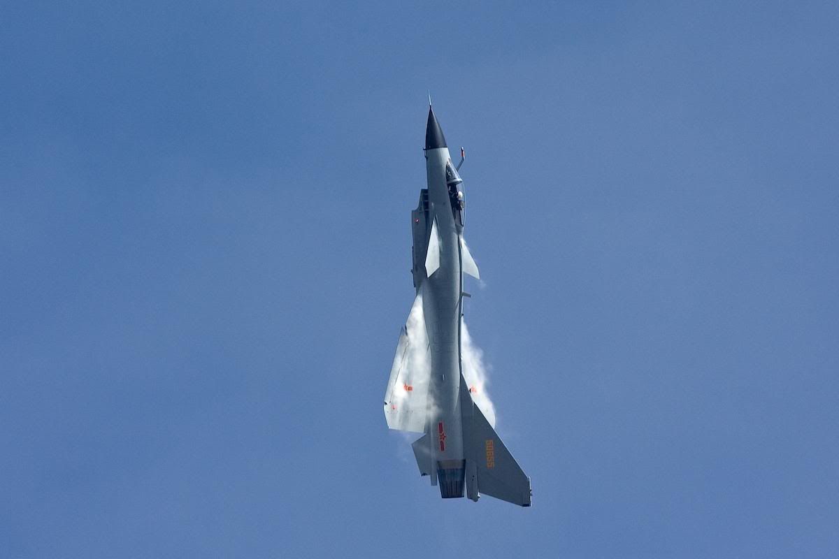 http://i42.photobucket.com/albums/e338/Hyperwarp/Hobbies/Military/PRC/Air/J-10/Ver-A/post-131-1244357509.jpg