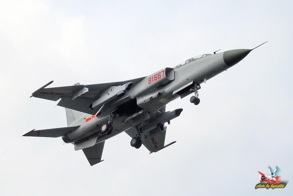 http://i42.photobucket.com/albums/e338/Hyperwarp/Hobbies/Military/PRC/Air/JH-7/post-131-1245258434.jpg