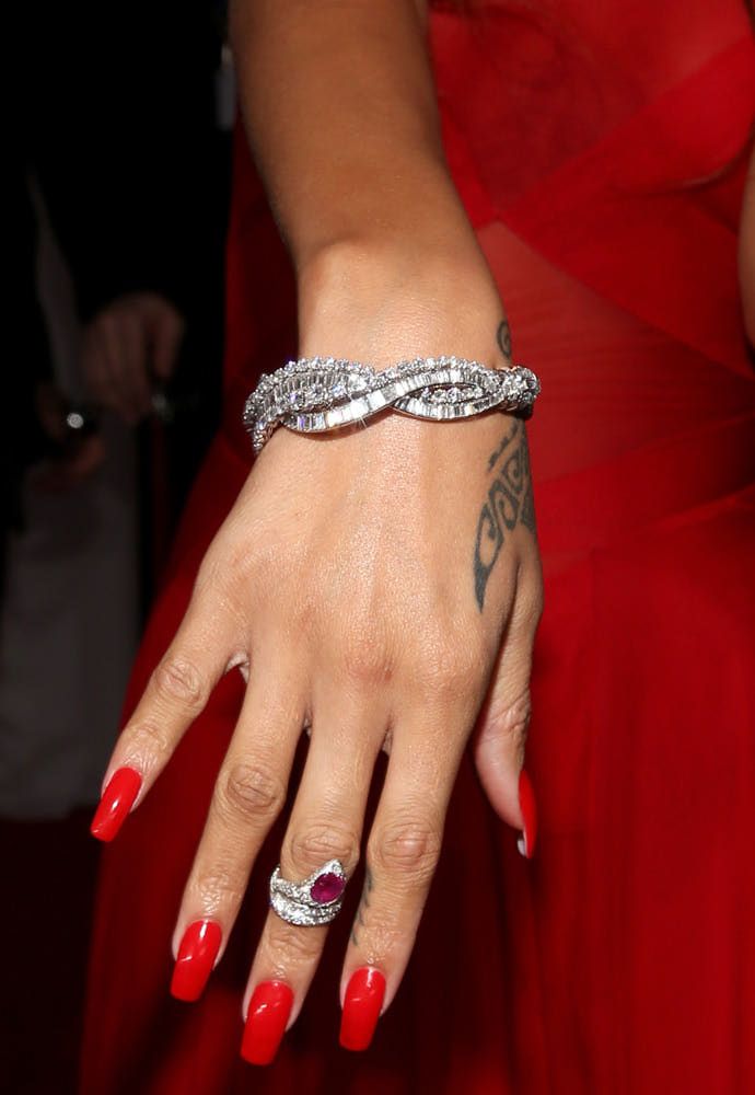  photo la-modella-mafia-Grammys-2013-Fashion-best-dressed-on-the-red-carpet-Rihanna-in-a-red-custom-Azzedine-Alaia-dress-and-Neil-L_zps4449f789.jpg