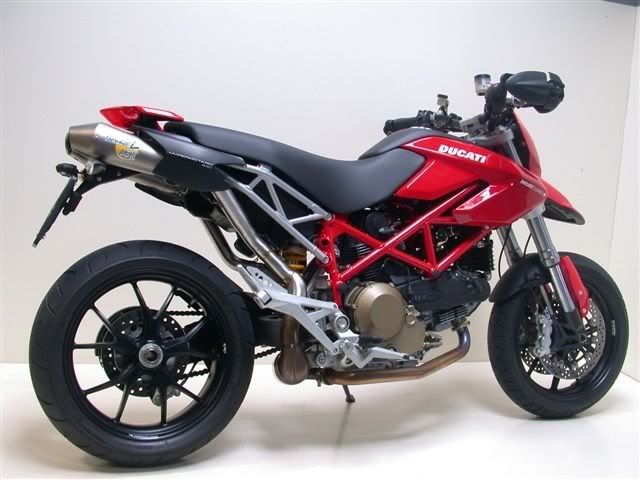 LeoVince-Hypermotard3.jpg