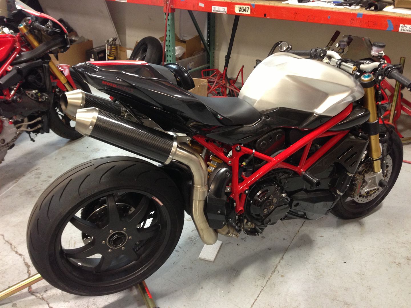 street 750 tank capacity