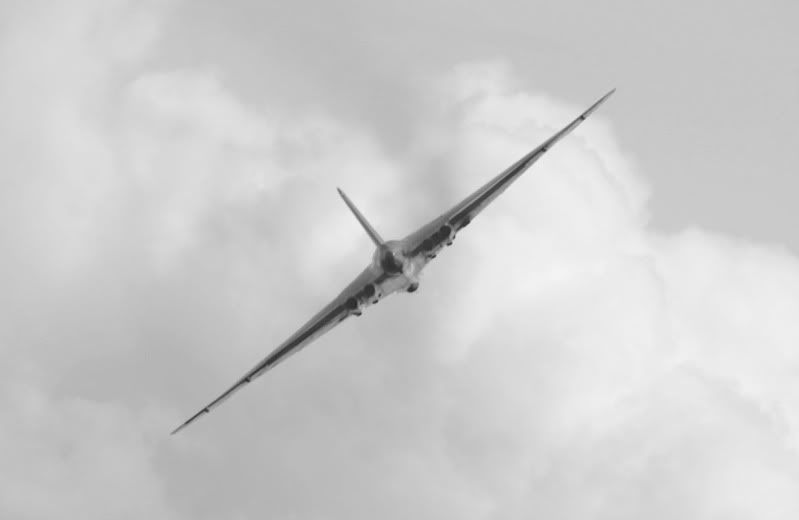 http://i42.photobucket.com/albums/e344/hbn/Cosford%2009/558bw.jpg