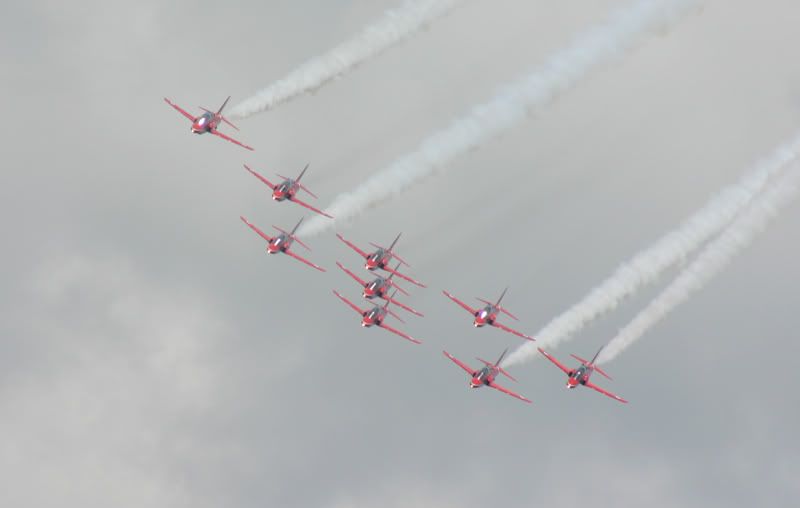 http://i42.photobucket.com/albums/e344/hbn/Cosford%2009/reds.jpg