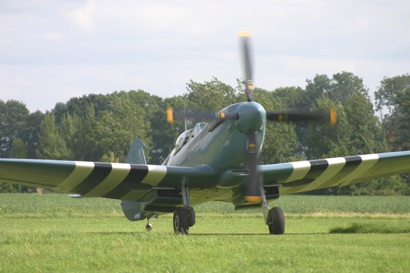 http://i42.photobucket.com/albums/e344/hbn/shuttleworth%20august%20mil/SH184.jpg