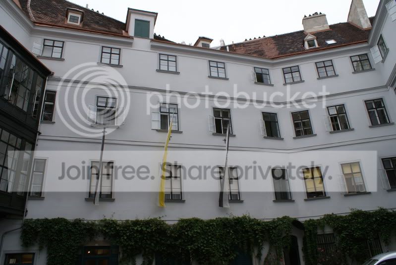 https://i42.photobucket.com/albums/e301/JJFlasche/wien/DSC04948.jpg